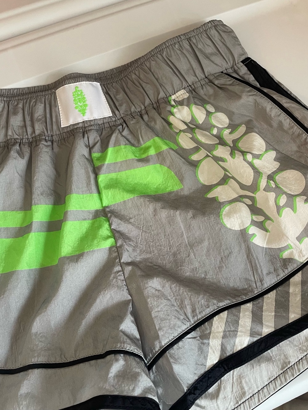 FP Movement by Free People Logo Green Athletic Shorts Size Small - Picture 10 of 10